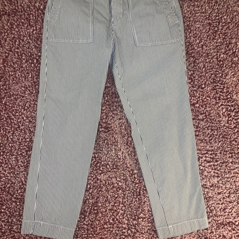 Gap girlfriend chinos in pinstripe blue ankle pant- size 8